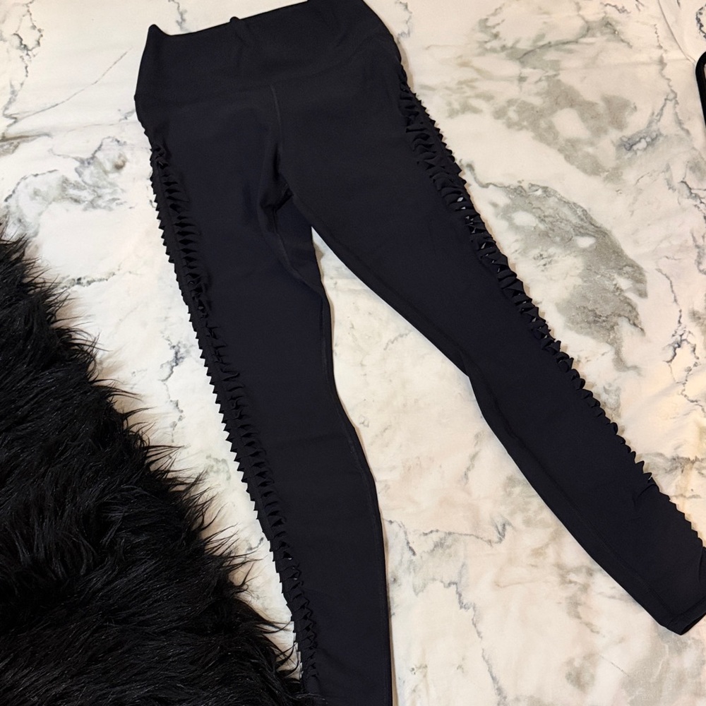 Alo Black Ruffle Trim Leggings